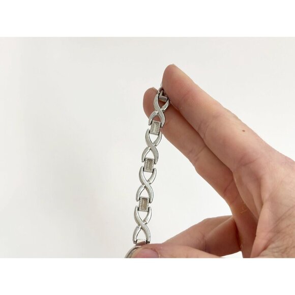 Dual Gold & Silver Toned XOXO Quartz Analog Vintage Wristwatch - 12mm - WORKS! - Picture 6 of 10